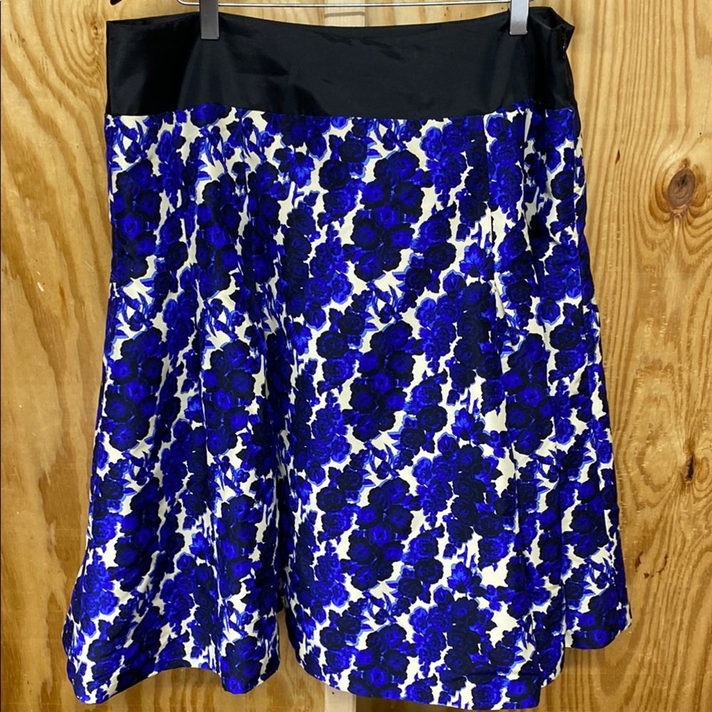 Carolina Herrera size 16 swing skirt